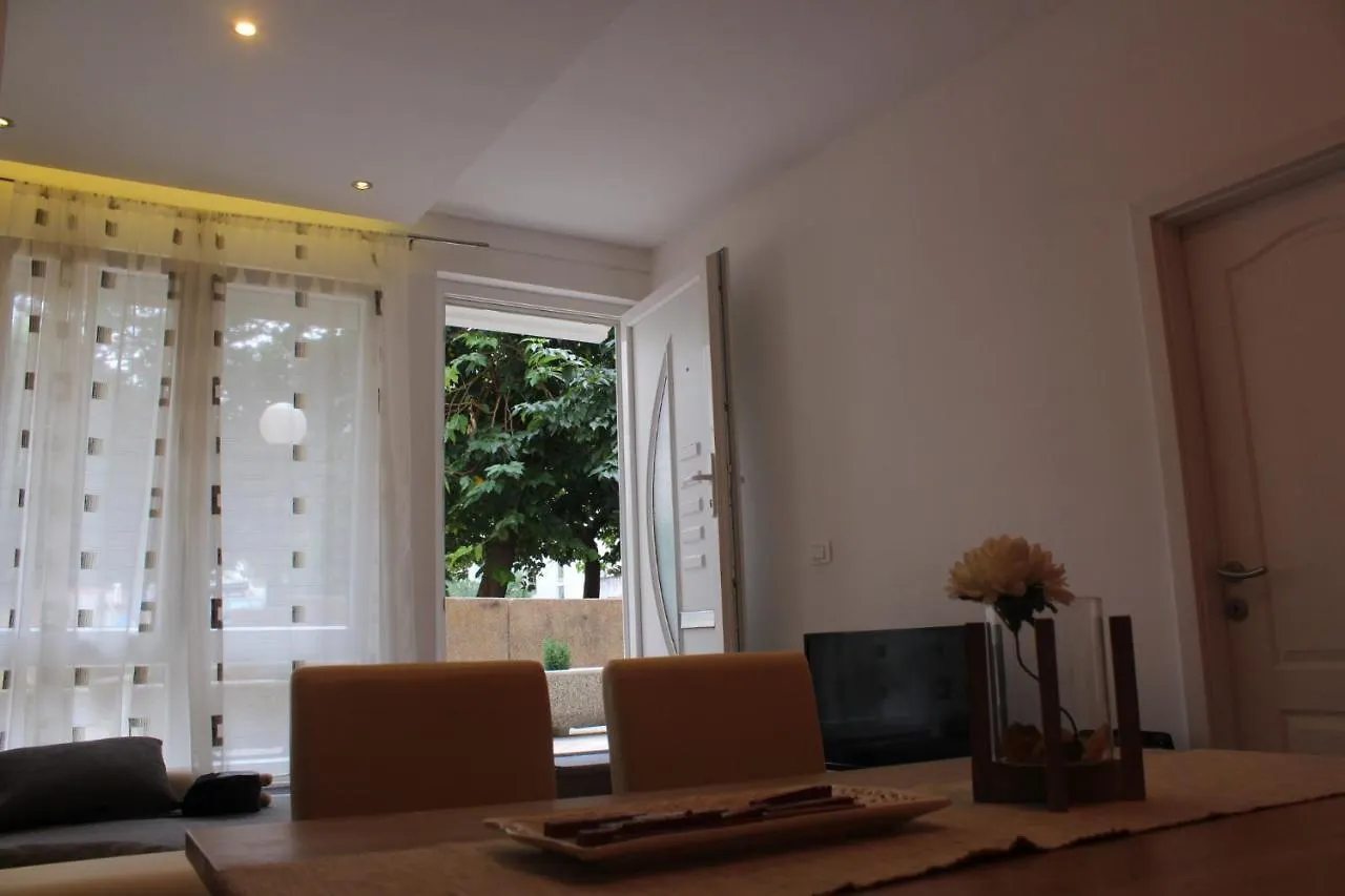 One Bedroom Apt With Wifi Split 0*,